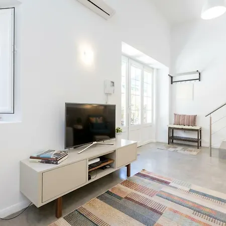 Patio Da Rainha A By Nook Estoril