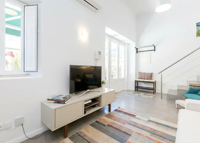 Patio Da Rainha A By Nook エストリル